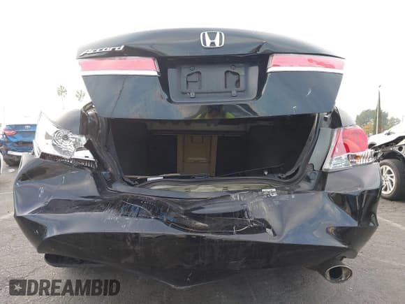 ✅ 2011 Honda Accord LX • VIN: 1HGCP2F30BA127142 • Lot: 43674696. Listed on IAAI with 158,149 mi. Free auction sales archive from the USA and detailed vehicle history report at DreamBid. Image 12.