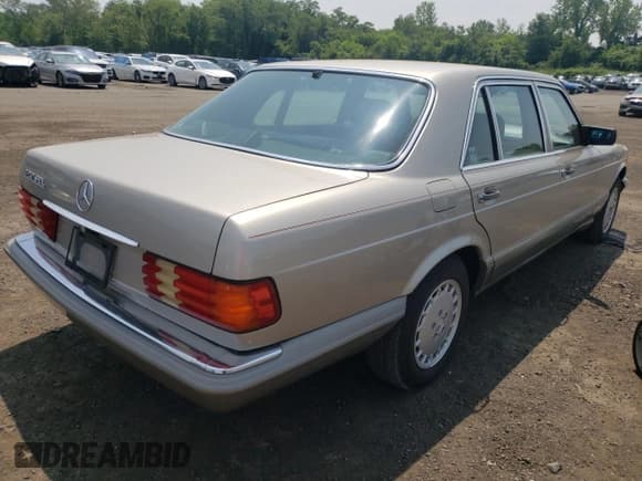 ✅ 1987 Mercedes-Benz 420 SEL • VIN: WDBCA35D0HA285925 • Лот: 60842305. Опубликован ранее на Copart с пробегом 204 336 миль. Бесплатный доступ к архиву аукционных продаж из США и подробный отчёт об истории автомобиля на DreamBid. Изображение 3.