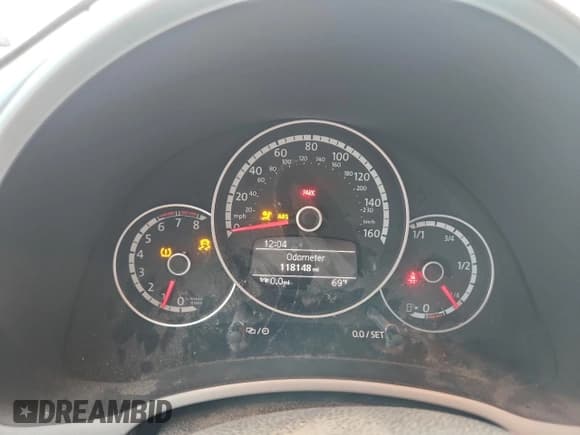 ✅ 2014 Volkswagen Beetle 2.5L • VIN: 3VWHX7AT8EM614523 • Lot: 86302915. Listed on Copart with 118,148 mi. Free auction sales archive from the USA and detailed vehicle history report at DreamBid. Image 9.