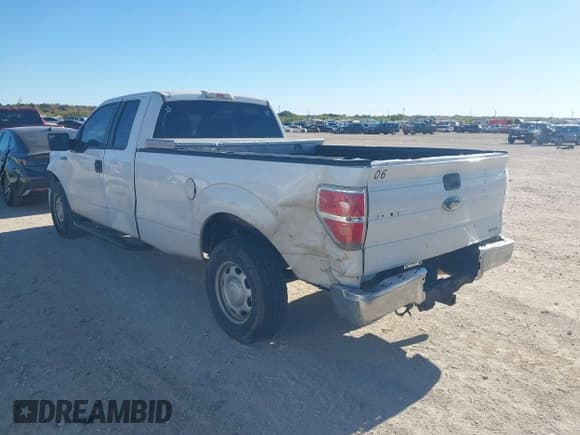 ✅ 2012 Ford F-150 XL • VIN: 1FTVX1CF2CKD53520 • Lot: 43579779. Wystawiony na IAAI z przebiegiem 251 153 mil. Bezpłatny archiwum sprzedaży aukcyjnych z USA i szczegółowy raport historii pojazdu na DreamBid. Zdjęcie 3.