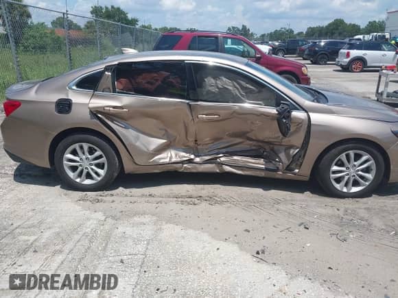 2018 Chevrolet Malibu LT z VIN 1G1ZD5ST0JF216213, wystawiony jako IAAI lot #43041774 z przebiegiem 95 829 mil mil oraz . Historia ofert i sprzedaży dostępna na DreamBid. Obrazek 6.