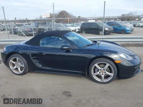 ✅ 2017 Porsche 718 Boxster • VIN: WP0CA2A82HS221268 • Lot: 41160289. Listed on IAAI with 70,608 mi. Free auction sales archive from the USA and detailed vehicle history report at DreamBid. Image 12.
