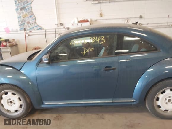 ✅ 2016 Volkswagen Beetle Wolfsburg Edition • VIN: 3VWF17AT8GM633911 • Lot: 42267243. Listed on IAAI with 73,811 mi. Free auction sales archive from the USA and detailed vehicle history report at DreamBid. Image 14.