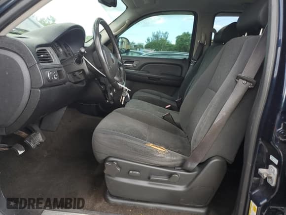 ✅ 2008 Chevrolet Suburban 3LT • VIN: 3GNFC16038G138287 • Lot: 82526195. Listed on Copart with 253,720 mi. Free auction sales archive from the USA and detailed vehicle history report at DreamBid. Image 7.