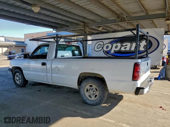 ✅ 2004 Chevrolet Silverado 1500 LS • VIN: 1GCEC14V84Z162159 • Лот: 94511565. Опубликован ранее на Copart с пробегом 233 617 миль. Бесплатный доступ к архиву аукционных продаж из США и подробный отчёт об истории автомобиля на DreamBid. Изображение 2.