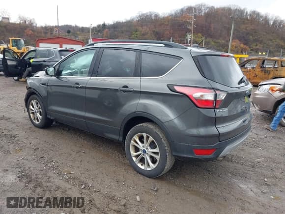 ✅ 2018 Ford Escape SE • VIN: 1FMCU9GD9JUB18987 • Lot: 40912957. Wystawiony na IAAI z przebiegiem 110 279 mil. Bezpłatny archiwum sprzedaży aukcyjnych z USA i szczegółowy raport historii pojazdu na DreamBid. Zdjęcie 3.