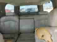 2001 Chevrolet Suburban LS z VIN 3GNEC16TX1G199311, wystawiony jako Copart lot #59264024 z przebiegiem 277 997 mil mil oraz Czysty tytuł • Clean title. Historia ofert i sprzedaży dostępna na DreamBid. Obrazek 10.