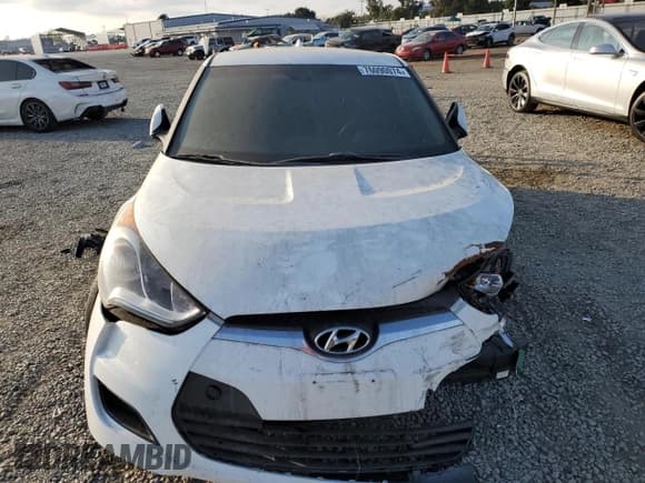 ✅ 2016 Hyundai Veloster • VIN: KMHTC6AD7GU286744 • Lot: 76090074. Wystawiony na Copart z przebiegiem 84 248 mil. Bezpłatny archiwum sprzedaży aukcyjnych z USA i szczegółowy raport historii pojazdu na DreamBid. Zdjęcie 5.