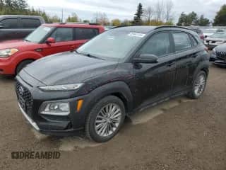 2019 Hyundai Kona SEL z VIN KM8K22AA7KU344714, wystawiony jako Copart lot #85863155 z przebiegiem 106 195 mil mil oraz Czysty tytuł • Clean title. Historia ofert i sprzedaży dostępna na DreamBid. Obrazek 1.