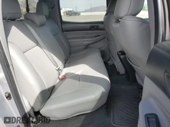 ✅ 2015 Toyota Tacoma • VIN: 3TMLU4EN6FM167921 • Lot: 80295855. Wystawiony na Copart z przebiegiem 85 812 mil. Bezpłatny archiwum sprzedaży aukcyjnych z USA i szczegółowy raport historii pojazdu na DreamBid. Zdjęcie 10.