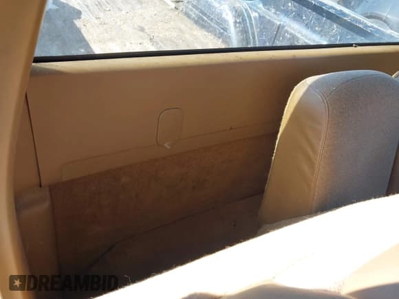 ✅ 1999 Chevrolet Silverado 1500 • VIN: 1GCEC14W8XE180939 • Lot: 43498397. Wystawiony na IAAI z przebiegiem 219 899 mil. Bezpłatny archiwum sprzedaży aukcyjnych z USA i szczegółowy raport historii pojazdu na DreamBid. Zdjęcie 8.