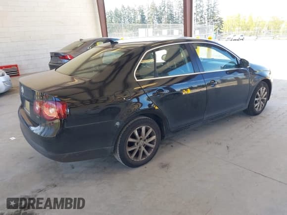 ✅ 2010 Volkswagen Jetta SE • VIN: 3VWRZ7AJ1AM043920 • Lot: 42034842. Wystawiony na IAAI z przebiegiem 247 230 mil. Bezpłatny archiwum sprzedaży aukcyjnych z USA i szczegółowy raport historii pojazdu na DreamBid. Zdjęcie 4.