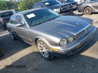 ✅ 2005 Jaguar XJ 8 LWB • VIN: SAJWA79C35SG49482 • Lot: 42476177. Wystawiony na IAAI z przebiegiem 96 250 mil. Bezpłatny archiwum sprzedaży aukcyjnych z USA i szczegółowy raport historii pojazdu na DreamBid. Zdjęcie 1.