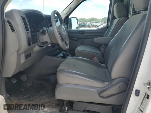 ✅ 2020 Nissan NV Cargo SV • VIN: 1N6BF0KM1LN801497 • Lot: 86410875. Wystawiony na Copart z przebiegiem 165 049 mil. Bezpłatny archiwum sprzedaży aukcyjnych z USA i szczegółowy raport historii pojazdu na DreamBid. Zdjęcie 7.