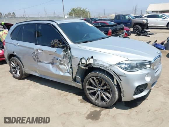 ✅ 2017 BMW X5 xDrive50i • VIN: 5UXKR6C30H0U13585 • Lot: 42990361. Wystawiony na IAAI z przebiegiem 200 463 mil. Bezpłatny archiwum sprzedaży aukcyjnych z USA i szczegółowy raport historii pojazdu na DreamBid. Zdjęcie 1.