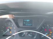 ✅ 2017 Ford Transit • VIN: 1FTYE2CM6HKB32372 • Lot: 42247909. Wystawiony na IAAI z przebiegiem 197 640 mil. Bezpłatny archiwum sprzedaży aukcyjnych z USA i szczegółowy raport historii pojazdu na DreamBid. Zdjęcie 7.