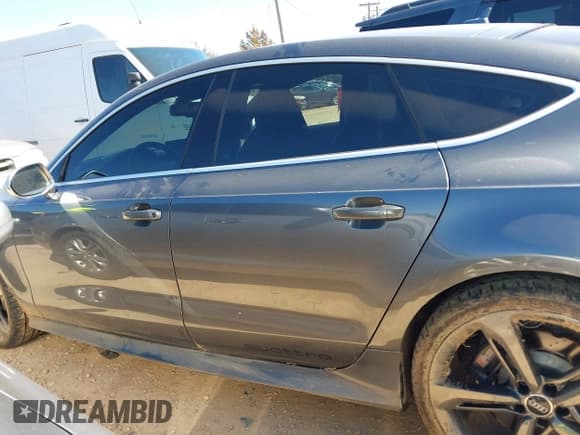 ✅ 2016 Audi RS 7 Prestige • VIN: WUAW2AFCXGN900562 • Lot: 41763938. Wystawiony na IAAI z przebiegiem 111 086 mil. Bezpłatny archiwum sprzedaży aukcyjnych z USA i szczegółowy raport historii pojazdu na DreamBid. Zdjęcie 14.