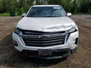 ✅ 2023 Chevrolet Traverse LT • VIN: 1GNEVHKW0PJ222492 • Lot: 63209834. Wystawiony na Copart z przebiegiem 22 934 mil. Bezpłatny archiwum sprzedaży aukcyjnych z USA i szczegółowy raport historii pojazdu na DreamBid. Zdjęcie 5.