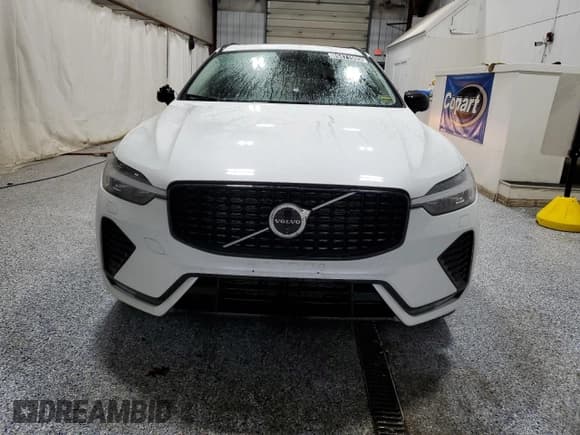 ✅ 2025 Volvo XC60 Plus • VIN: YV4M12RC9S1182962 • Lot: 89471595. Wystawiony na Copart z przebiegiem 10 810 mil. Bezpłatny archiwum sprzedaży aukcyjnych z USA i szczegółowy raport historii pojazdu na DreamBid. Zdjęcie 5.