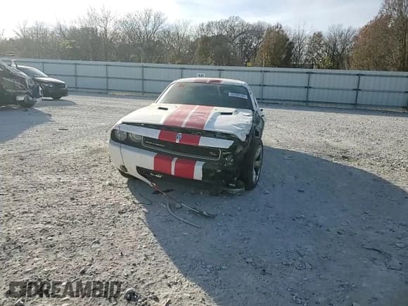 ✅ 2009 Dodge Challenger R/T • VIN: 2B3LJ54T79H581812 • Lot: 82593384. Wystawiony na Copart z przebiegiem 184 712 mil. Bezpłatny archiwum sprzedaży aukcyjnych z USA i szczegółowy raport historii pojazdu na DreamBid. Zdjęcie 11.