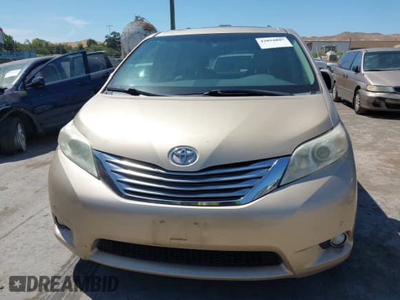 ✅ 2011 Toyota Sienna XLE • VIN: 5TDDK3DC6BS005124 • Lot: 42854847. Listed on IAAI with 234,597 mi. Free auction sales archive from the USA and detailed vehicle history report at DreamBid. Image 6.