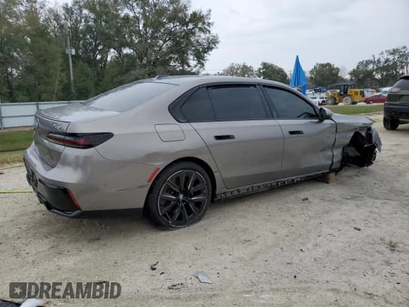 ✅ 2024 BMW 7 Series 740i xDrive • VIN: WBA33EH05RCS19146 • Lot: 45512345. Listed on Copart with 22,825 mi. Free auction sales archive from the USA and detailed vehicle history report at DreamBid. Image 3.