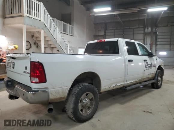 ✅ 2017 Ram 2500 Tradesman • VIN: 3C6UR5HL6HG676504 • Lot: 88345005. Wystawiony na Copart z przebiegiem 216 715 mil. Bezpłatny archiwum sprzedaży aukcyjnych z USA i szczegółowy raport historii pojazdu na DreamBid. Zdjęcie 3.