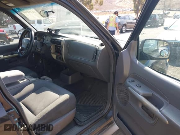 ✅ 2001 Ford Explorer Sport Trac • VIN: 1FMZU77E91UB34713 • Lot: 42754266. Wystawiony na IAAI z przebiegiem 234 203 mil. Bezpłatny archiwum sprzedaży aukcyjnych z USA i szczegółowy raport historii pojazdu na DreamBid. Zdjęcie 5.