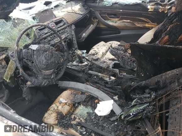 ✅ 2015 BMW 4 Series 428i xDrive • VIN: WBA3V9C54FP798705 • Lot: 86497275. Wystawiony na Copart z przebiegiem Nie podano. Bezpłatny archiwum sprzedaży aukcyjnych z USA i szczegółowy raport historii pojazdu na DreamBid. Zdjęcie 7.