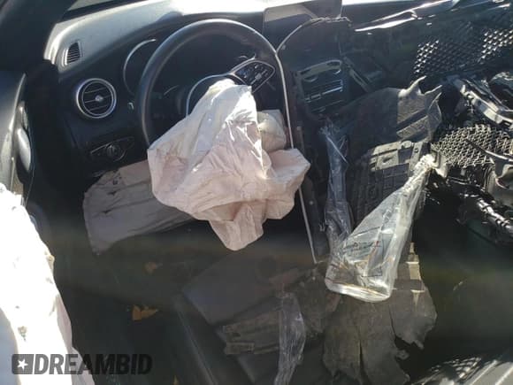 ✅ 2019 Mercedes-Benz C 300 • VIN: WDDWK8DB0KF847749 • Lot: 79090924. Wystawiony na Copart z przebiegiem Nie podano. Bezpłatny archiwum sprzedaży aukcyjnych z USA i szczegółowy raport historii pojazdu na DreamBid. Zdjęcie 8.