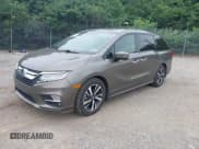 ✅ 2018 Honda Odyssey Elite • VIN: 5FNRL6H97JB025422 • Lot: 42352974. Wystawiony na IAAI z przebiegiem 71 724 mil. Bezpłatny archiwum sprzedaży aukcyjnych z USA i szczegółowy raport historii pojazdu na DreamBid. Zdjęcie 2.