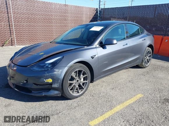 ✅ 2022 Tesla Model 3 Long Range • VIN: 5YJ3E1EB7NF277185 • Lot: 43469637. Wystawiony na IAAI z przebiegiem 30 838 mil. Bezpłatny archiwum sprzedaży aukcyjnych z USA i szczegółowy raport historii pojazdu na DreamBid. Zdjęcie 17.