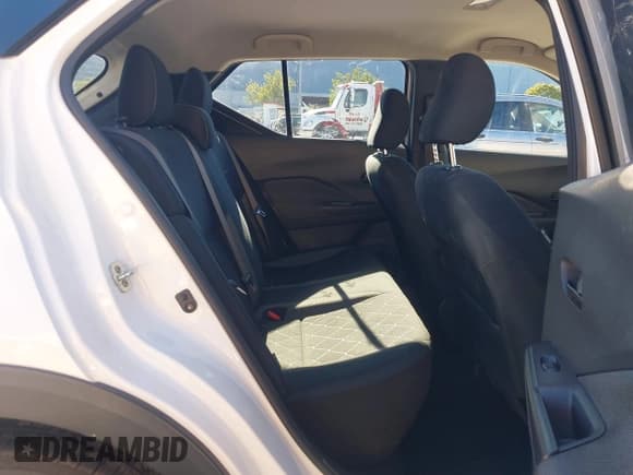 ✅ 2020 Nissan Kicks S • VIN: 3N1CP5BVXLL565011 • Lot: 43515936. Listed on IAAI with 34,119 mi. Free auction sales archive from the USA and detailed vehicle history report at DreamBid. Image 8.