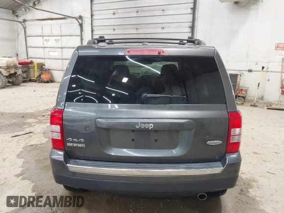 ✅ 2017 Jeep Patriot Latitude • VIN: 1C4NJRFB3HD113980 • Лот: 43850650. Опубликован ранее на IAAI с пробегом 117 885 миль. Бесплатный доступ к архиву аукционных продаж из США и подробный отчёт об истории автомобиля на DreamBid. Изображение 16.