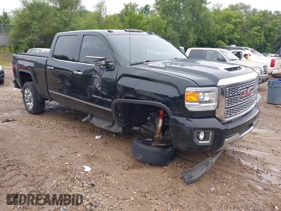 ✅ 2018 GMC Sierra 2500HD Denali • VIN: 1GT12UEY7JF144938 • Lot: 42998012. Wystawiony na IAAI z przebiegiem 83 391 mil. Bezpłatny archiwum sprzedaży aukcyjnych z USA i szczegółowy raport historii pojazdu na DreamBid. Zdjęcie 1.