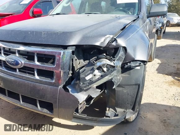 ✅ 2009 Ford Escape XLS • VIN: 1FMCU027X9KD07605 • Lot: 41849188. Wystawiony na IAAI z przebiegiem 166 363 mil. Bezpłatny archiwum sprzedaży aukcyjnych z USA i szczegółowy raport historii pojazdu na DreamBid. Zdjęcie 6.