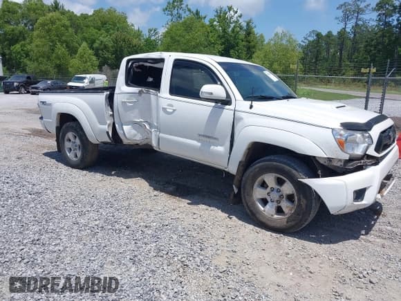 ✅ 2015 Toyota Tacoma PreRunner • VIN: 5TFKU4HN9FX006805 • Lot: 42283766. Wystawiony na IAAI z przebiegiem 132 367 mil. Bezpłatny archiwum sprzedaży aukcyjnych z USA i szczegółowy raport historii pojazdu na DreamBid. Zdjęcie 1.