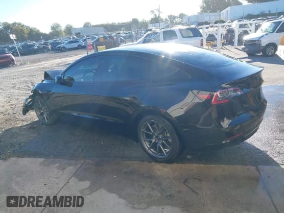 ✅ 2021 Tesla Model 3 Standard Range Plus • VIN: 5YJ3E1EA2MF907099 • Lot: 43425780. Wystawiony na IAAI z przebiegiem 57 770 mil. Bezpłatny archiwum sprzedaży aukcyjnych z USA i szczegółowy raport historii pojazdu na DreamBid. Zdjęcie 3.