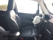 ✅ 2021 Jeep Renegade Limited • VIN: ZACNJDD13MPM27926 • Lot: 42226469. Wystawiony na IAAI z przebiegiem 30 271 mil. Bezpłatny archiwum sprzedaży aukcyjnych z USA i szczegółowy raport historii pojazdu na DreamBid. Zdjęcie 5.