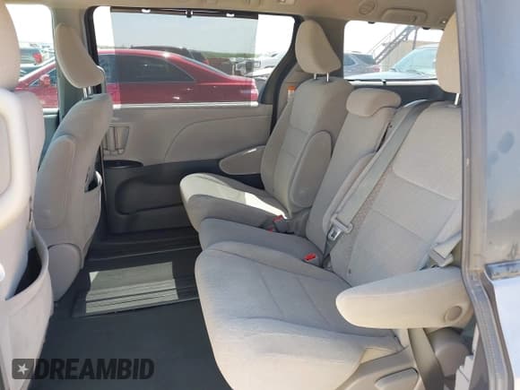 ✅ 2020 Toyota Sienna LE Auto Access Seat • VIN: 5TDKZ3DC2LS036312 • Лот: 42307857. Опубликован ранее на IAAI с пробегом 107 653 миль. Бесплатный доступ к архиву аукционных продаж из США и подробный отчёт об истории автомобиля на DreamBid. Изображение 8.