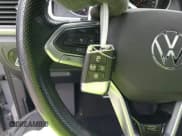 ✅ 2021 Volkswagen Atlas SE • VIN: 1V2PE2CAXMC231037 • Lot: 41380581. Wystawiony na IAAI z przebiegiem 40 889 mil. Bezpłatny archiwum sprzedaży aukcyjnych z USA i szczegółowy raport historii pojazdu na DreamBid. Zdjęcie 11.