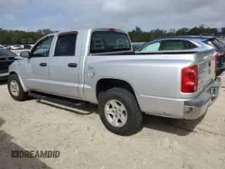 2005 Dodge Dakota SLT с VIN 1D7HE48K35S337930, выставлен на аукционе Copart как лот 79175974 с пробегом 114 816 миль миль и Списание • Salvage title. История ставок и продаж доступна на DreamBid. Изображение 2.