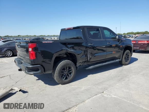 ✅ 2021 Chevrolet Silverado 1500 Custom Trail Boss • VIN: 3GCPYCEL2MG351621 • Lot: 62600554. Wystawiony na Copart z przebiegiem 39 388 mil. Bezpłatny archiwum sprzedaży aukcyjnych z USA i szczegółowy raport historii pojazdu na DreamBid. Zdjęcie 3.