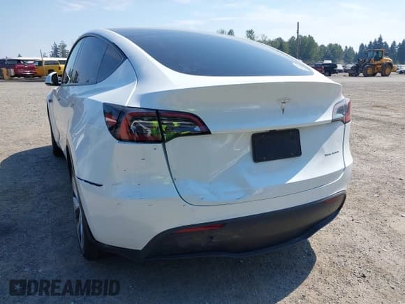 ✅ 2023 Tesla Model Y Long Range • VIN: 7SAYGDEE1PF816935 • Lot: 43075928. Wystawiony na IAAI z przebiegiem 26 486 mil. Bezpłatny archiwum sprzedaży aukcyjnych z USA i szczegółowy raport historii pojazdu na DreamBid. Zdjęcie 6.