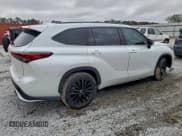 ✅ 2023 Toyota Highlander LE • VIN: 5TDKDRAH6PS022789 • Lot: 94760635. Wystawiony na Copart z przebiegiem 150 082 mil. Bezpłatny archiwum sprzedaży aukcyjnych z USA i szczegółowy raport historii pojazdu na DreamBid. Zdjęcie 3.