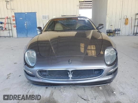 ✅ 2004 Maserati Coupe • VIN: ZAMBC38A940011479 • Lot: 76714584. Wystawiony na Copart z przebiegiem 58 185 mil. Bezpłatny archiwum sprzedaży aukcyjnych z USA i szczegółowy raport historii pojazdu na DreamBid. Zdjęcie 5.