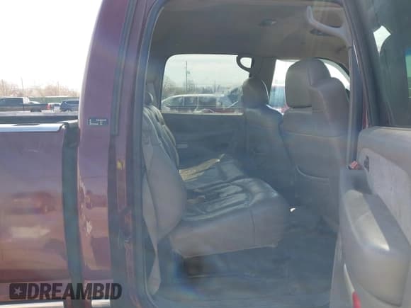 ✅ 2001 Chevrolet Silverado 2500HD LS • VIN: 1GCHK23UX1F185812 • Lot: 41879549. Listed on IAAI with 212,295 mi. Free auction sales archive from the USA and detailed vehicle history report at DreamBid. Image 8.