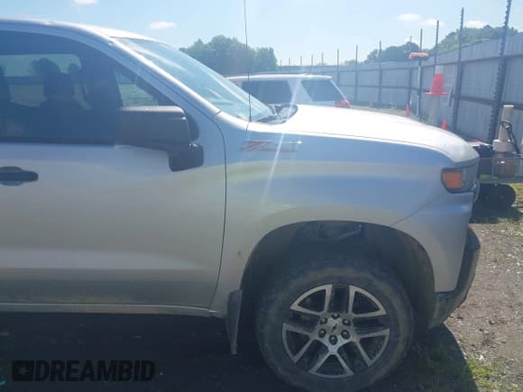 ✅ 2019 Chevrolet Silverado 1500 Custom Trail Boss • VIN: 3GCPYCEF3KG126700 • Lot: 42160575. Wystawiony na IAAI z przebiegiem 116 815 mil. Bezpłatny archiwum sprzedaży aukcyjnych z USA i szczegółowy raport historii pojazdu na DreamBid. Zdjęcie 13.