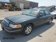 ✅ 1998 Ford Crown Victoria LX • VIN: 2FAFP74W7WX190019 • Lot: 67952115. Wystawiony na Copart z przebiegiem 243 371 mil. Bezpłatny archiwum sprzedaży aukcyjnych z USA i szczegółowy raport historii pojazdu na DreamBid. Zdjęcie 1.