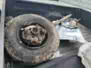 2002 Chevrolet Silverado 1500 LS z VIN 1GCEK14V72Z131503, wystawiony jako Copart lot #52326775 z przebiegiem Nie podano mil oraz Szkoda całkowita • Salvage title. Historia ofert i sprzedaży dostępna na DreamBid. Obrazek 13.